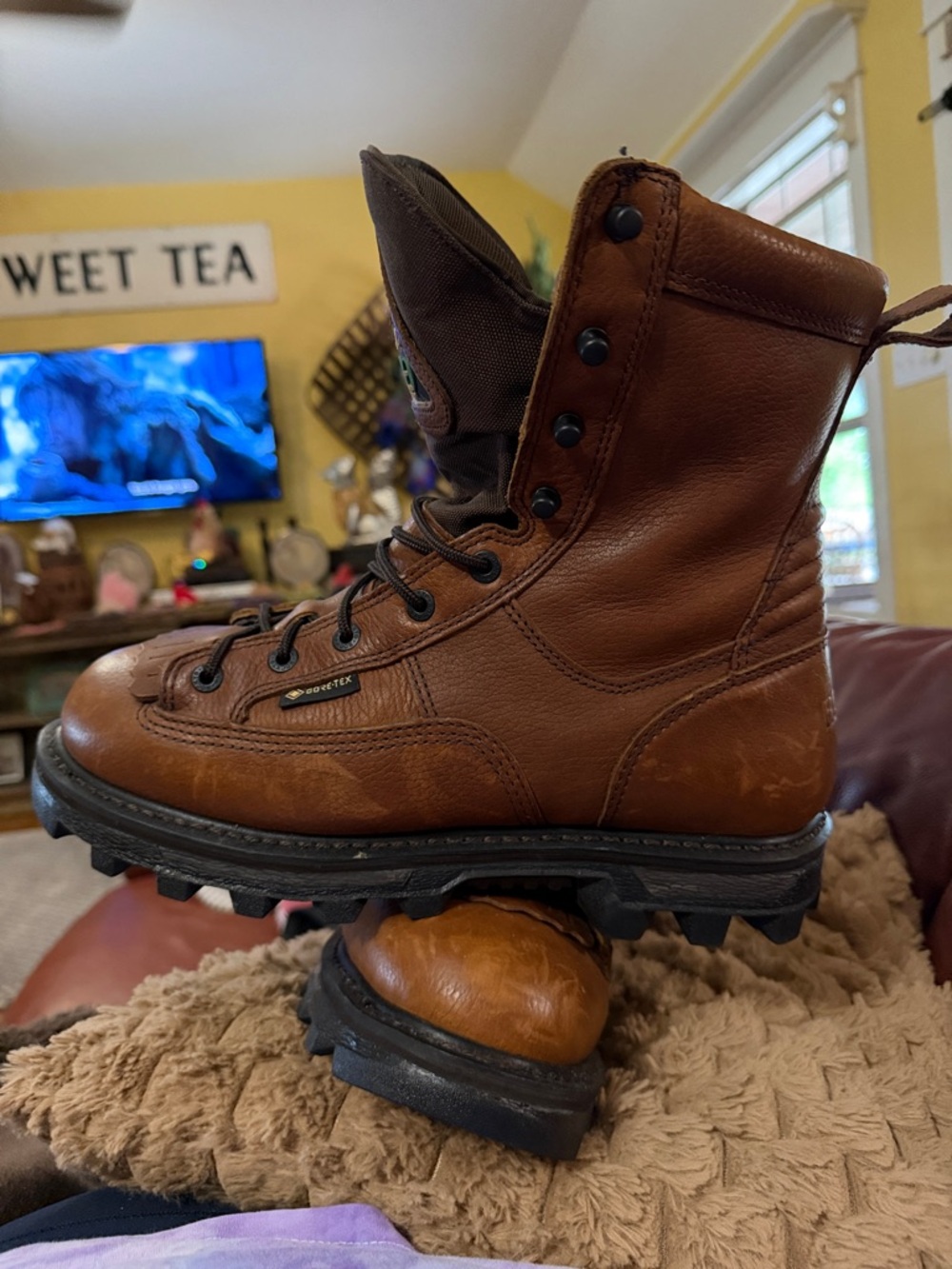 Rocky Men's Brown Leather Work Boots with insulation and steel toe tip. - Picture 4 of 13